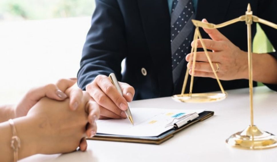 سارا کیامهر وکیل متخصص چک در اراک